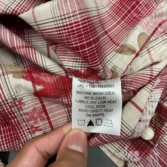 Walls Ranch Wear Western Shirt Womens Sz Medium Long Sleeve Red Roses Pearl Snap - Picture 7 of 7